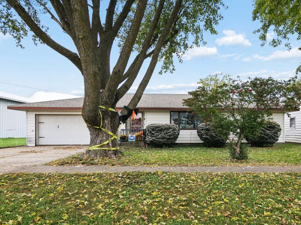 105 E CHARLES Street, Ashkum, IL 60911