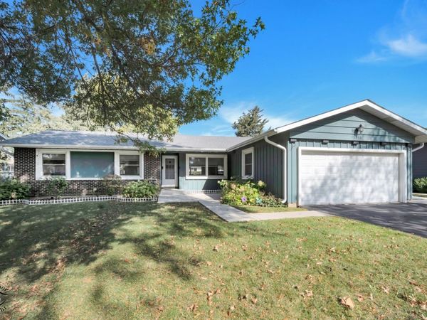 1317 Cumberland Circle , Elk Grove Village, IL 60007