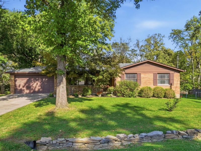 6996 Gary Lee Drive, West Chester, OH 45069 Photo 1