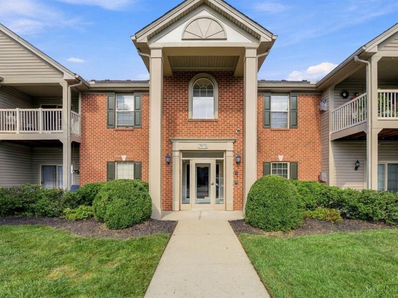7975 Pinnacle Point Drive, Unit 102, West Chester, OH 45069 Photo 1