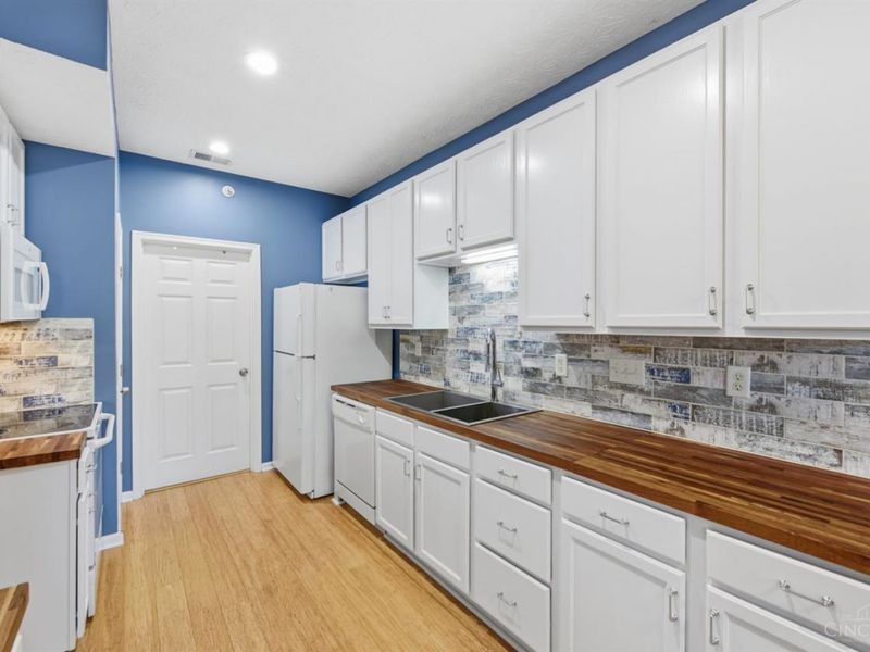 7975 Pinnacle Point Drive, Unit 102, West Chester, OH 45069 Photo 10