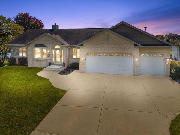 3681 W Jerelin DRIVE, Franklin, WI 53132