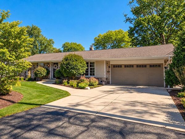 6800 N Reynard ROAD, Fox Point, WI 53217