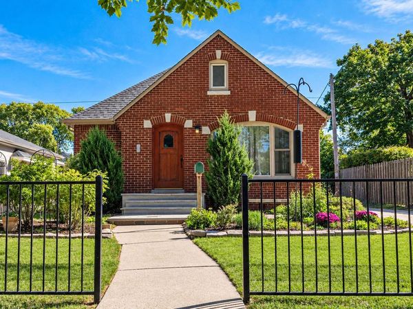 4914 N Newhall STREET, Whitefish Bay, WI 53217