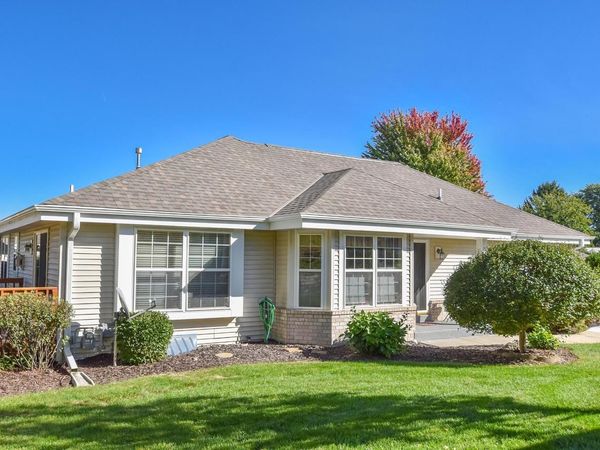 N96W14172 Knollcrest CIRCLE, Unit 21-1, Germantown, WI 53022