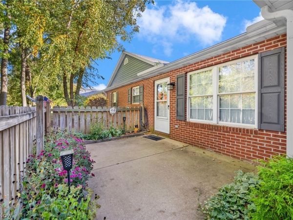 504 Heather Woods Drive , Elyria, OH 44035