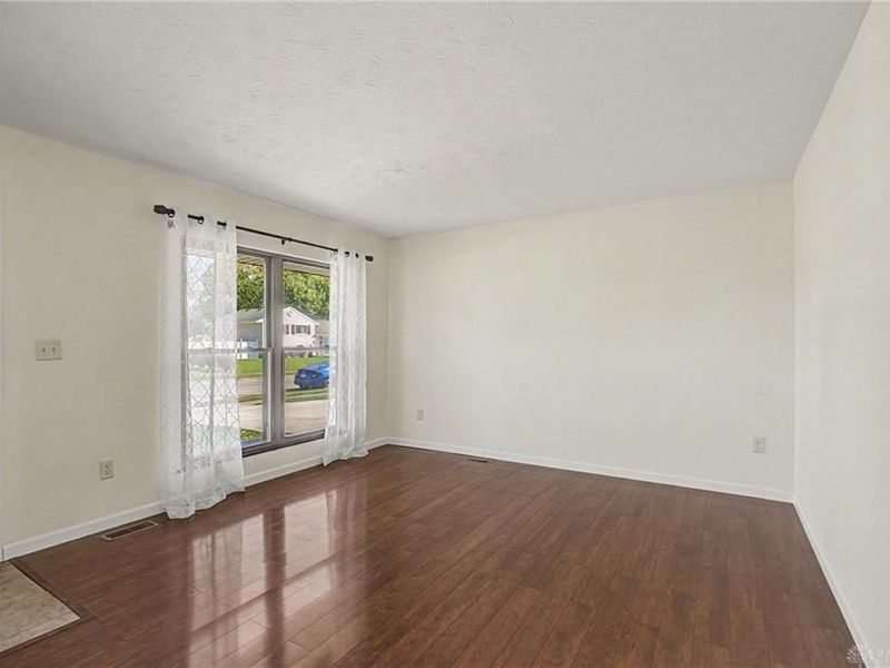 1952 Crase Drive, Xenia, OH 45385 Photo 9