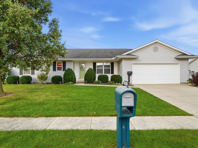 923 Sunrise Drive, Wapakoneta, OH 45895 Photo 2