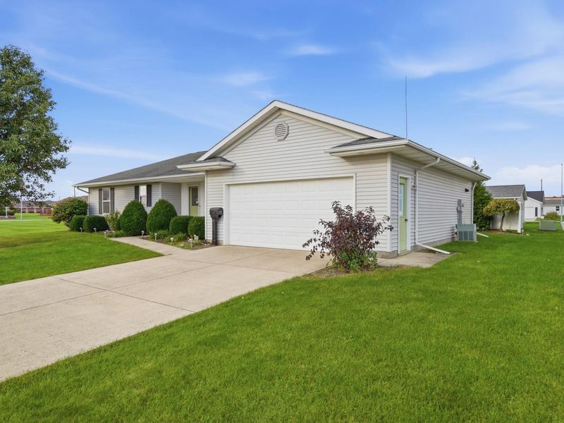 923 Sunrise Drive, Wapakoneta, OH 45895 Photo 4