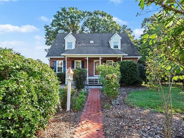 2655 Knob Hill Drive, Clemmons, NC 27012