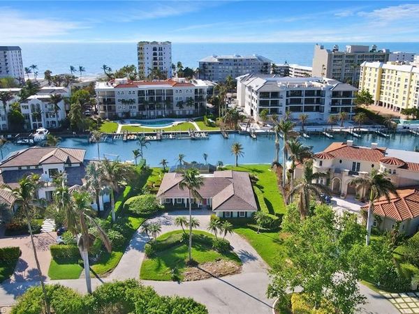 1823 Hurricane Harbor LN , NAPLES, FL 34102