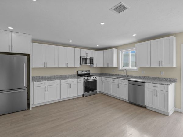 25 Lebanon St, Unit D, Fall River, MA 02723