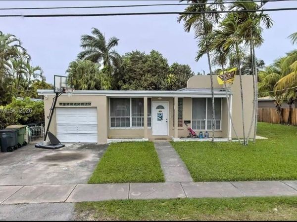 2145 NE 124th St , North Miami, FL 33181