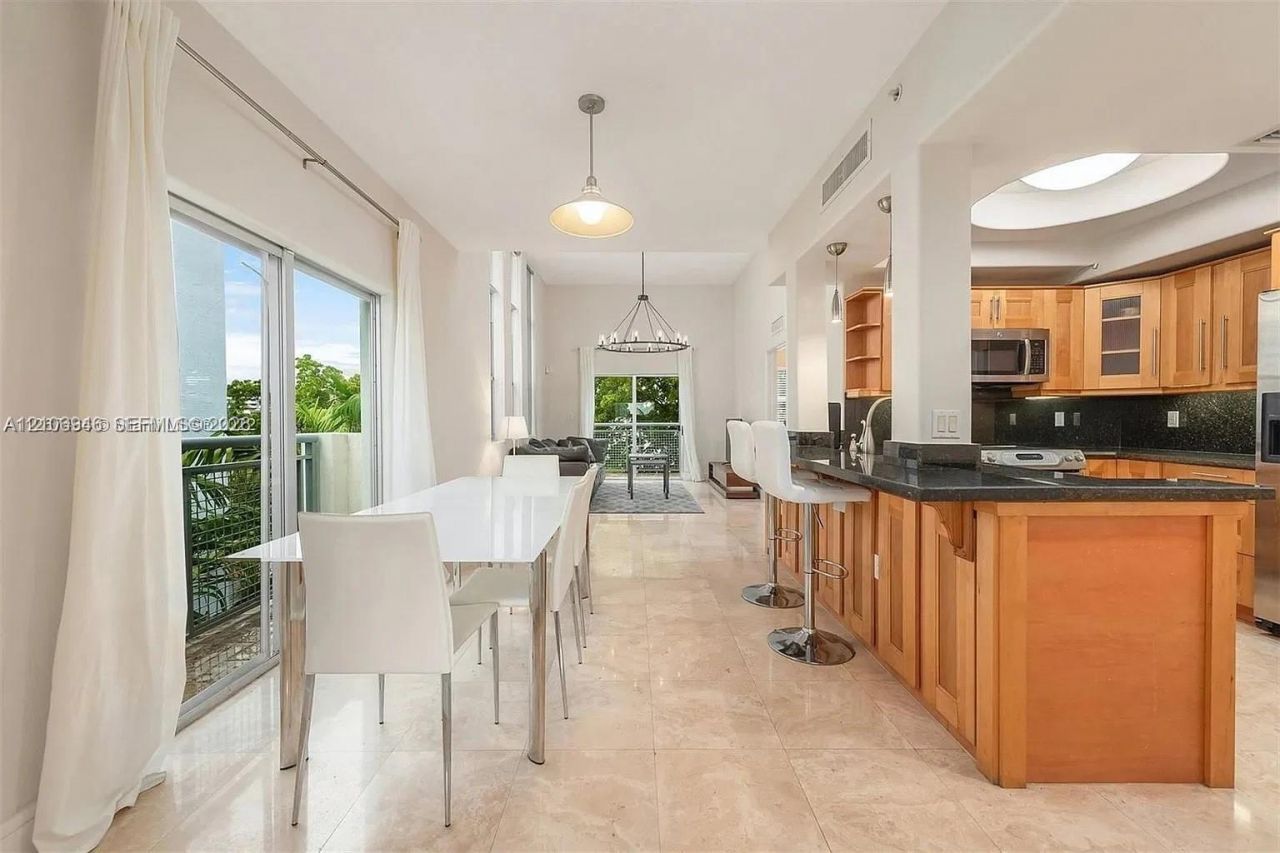 1040 10th St , Unit 402, Miami Beach, FL 33139 Photo