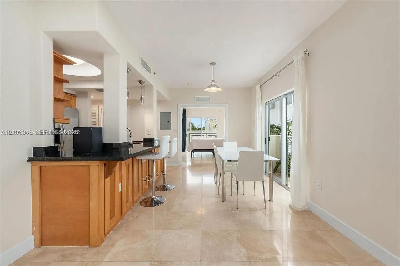 1040 10th St , Unit 402, Miami Beach, FL 33139 Photo