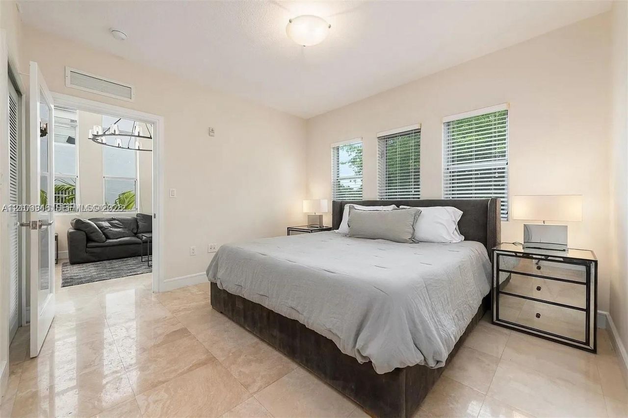 1040 10th St , Unit 402, Miami Beach, FL 33139 Photo