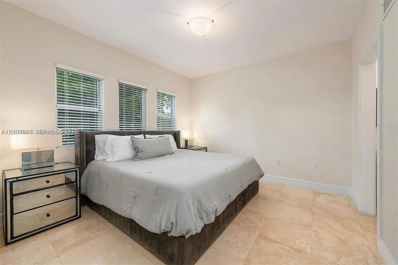 1040 10th St , Unit 402, Miami Beach, FL 33139 Photo