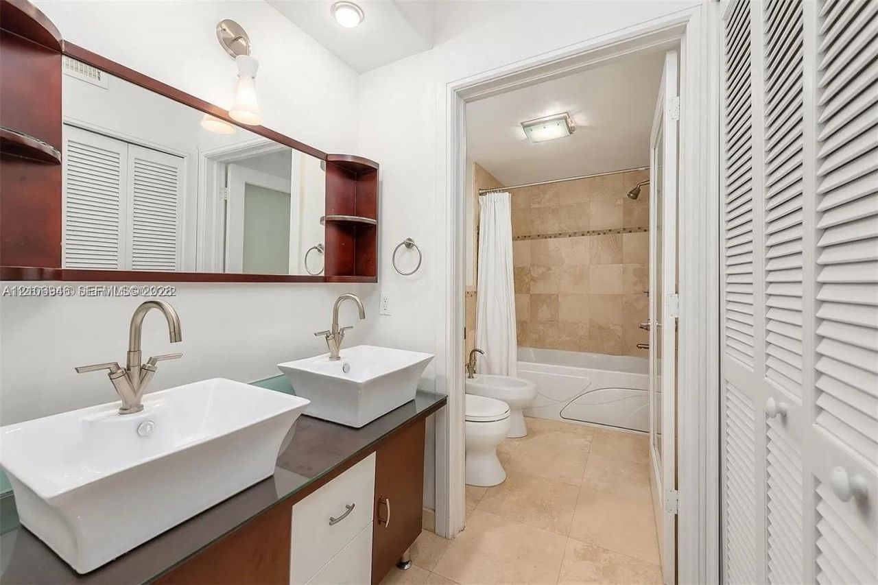 1040 10th St , Unit 402, Miami Beach, FL 33139 Photo