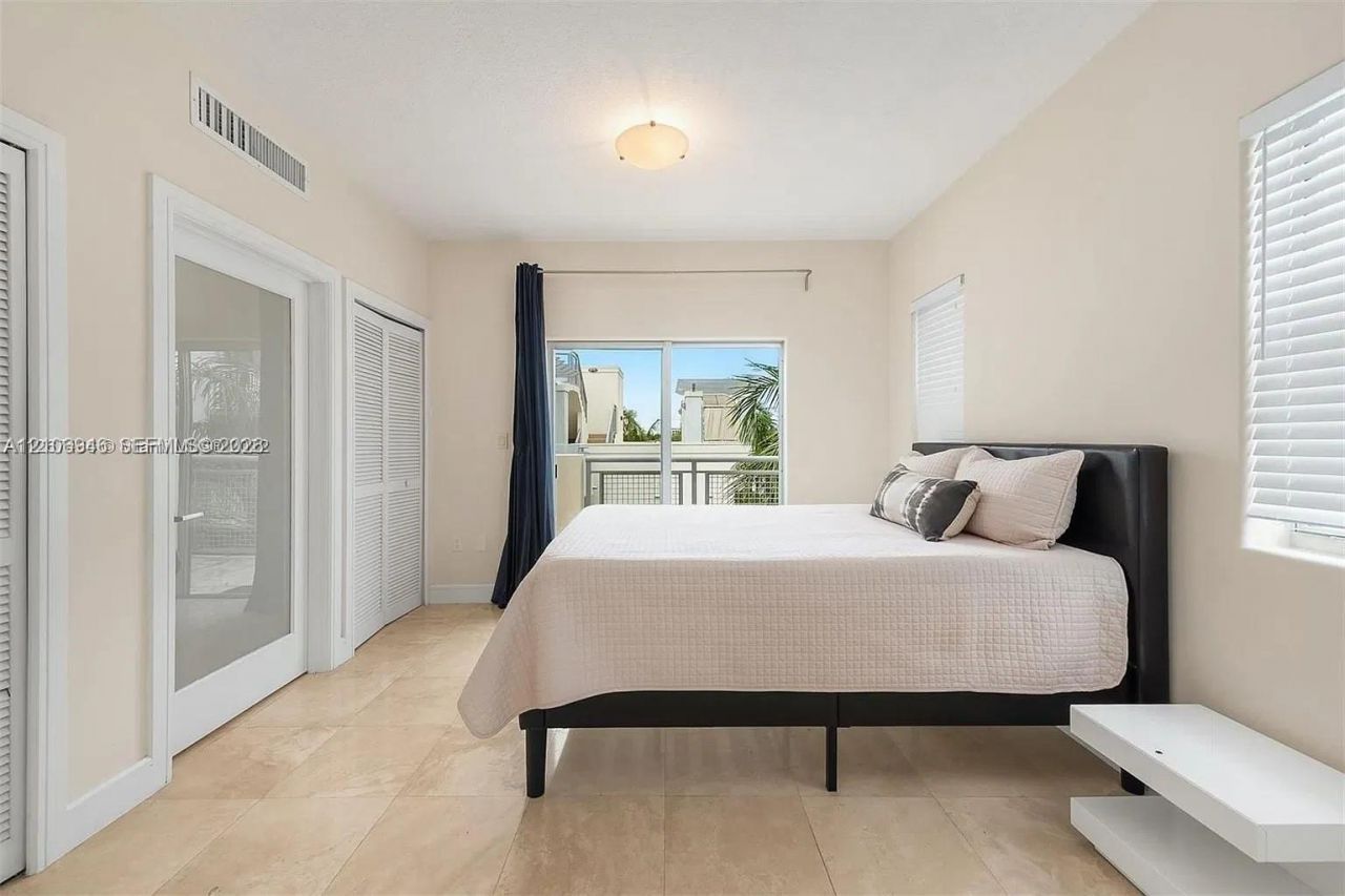 1040 10th St , Unit 402, Miami Beach, FL 33139 Photo