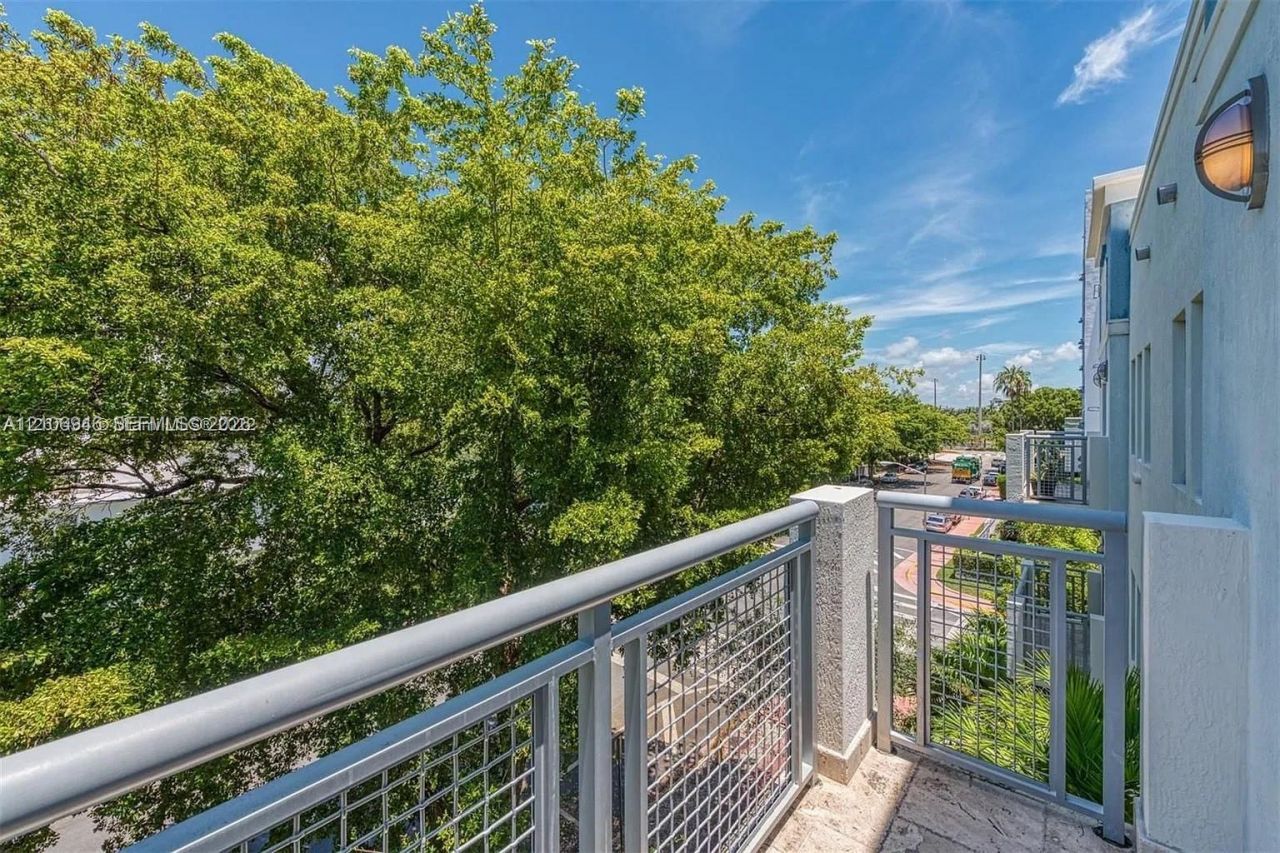 1040 10th St , Unit 402, Miami Beach, FL 33139 Photo