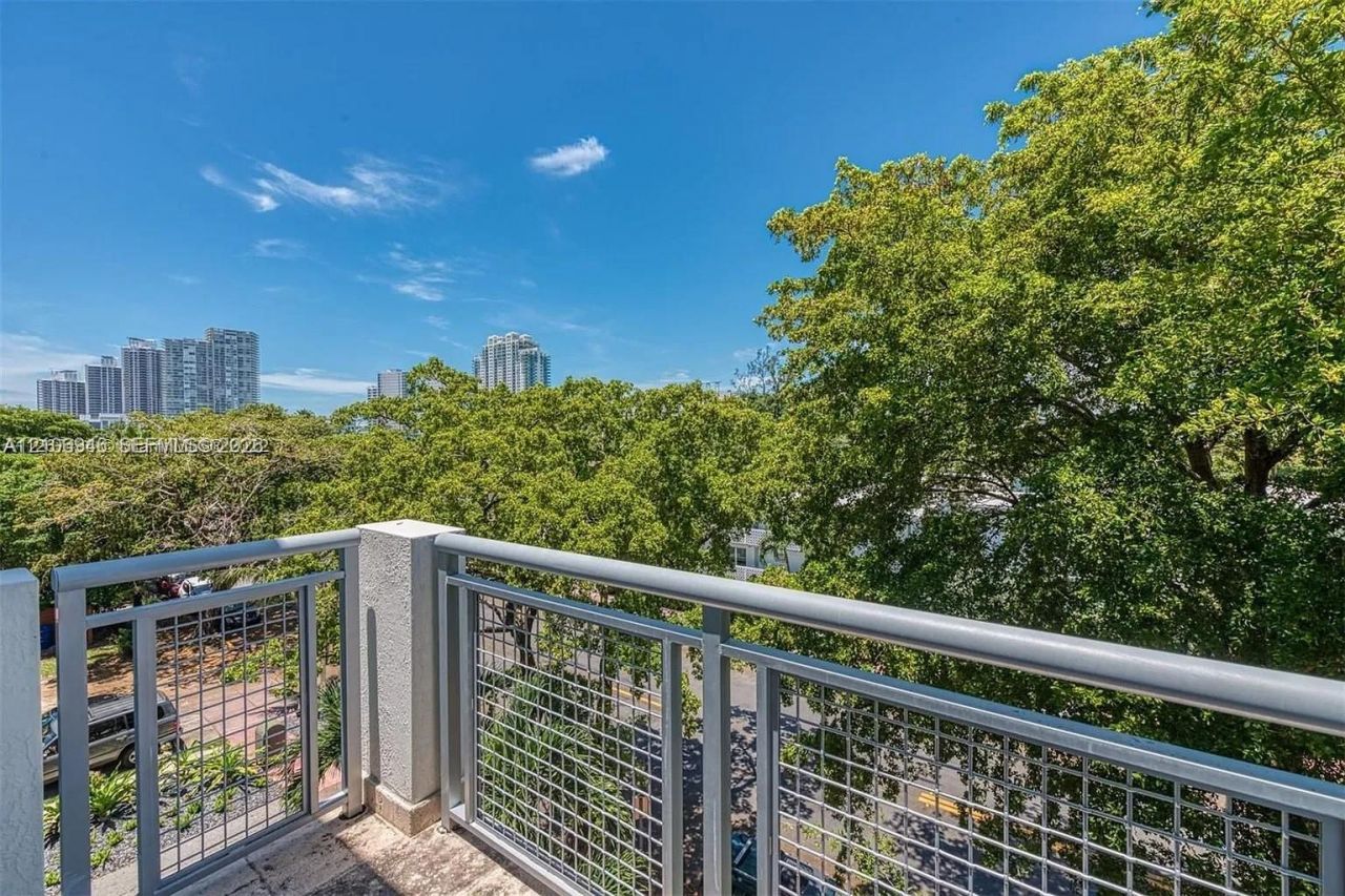1040 10th St , Unit 402, Miami Beach, FL 33139 Photo