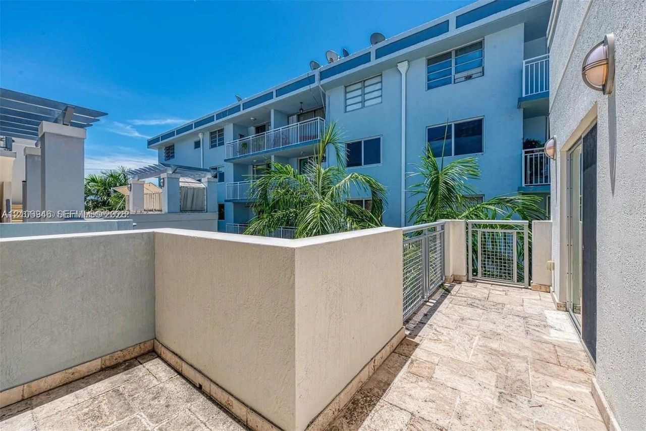 1040 10th St , Unit 402, Miami Beach, FL 33139 Photo