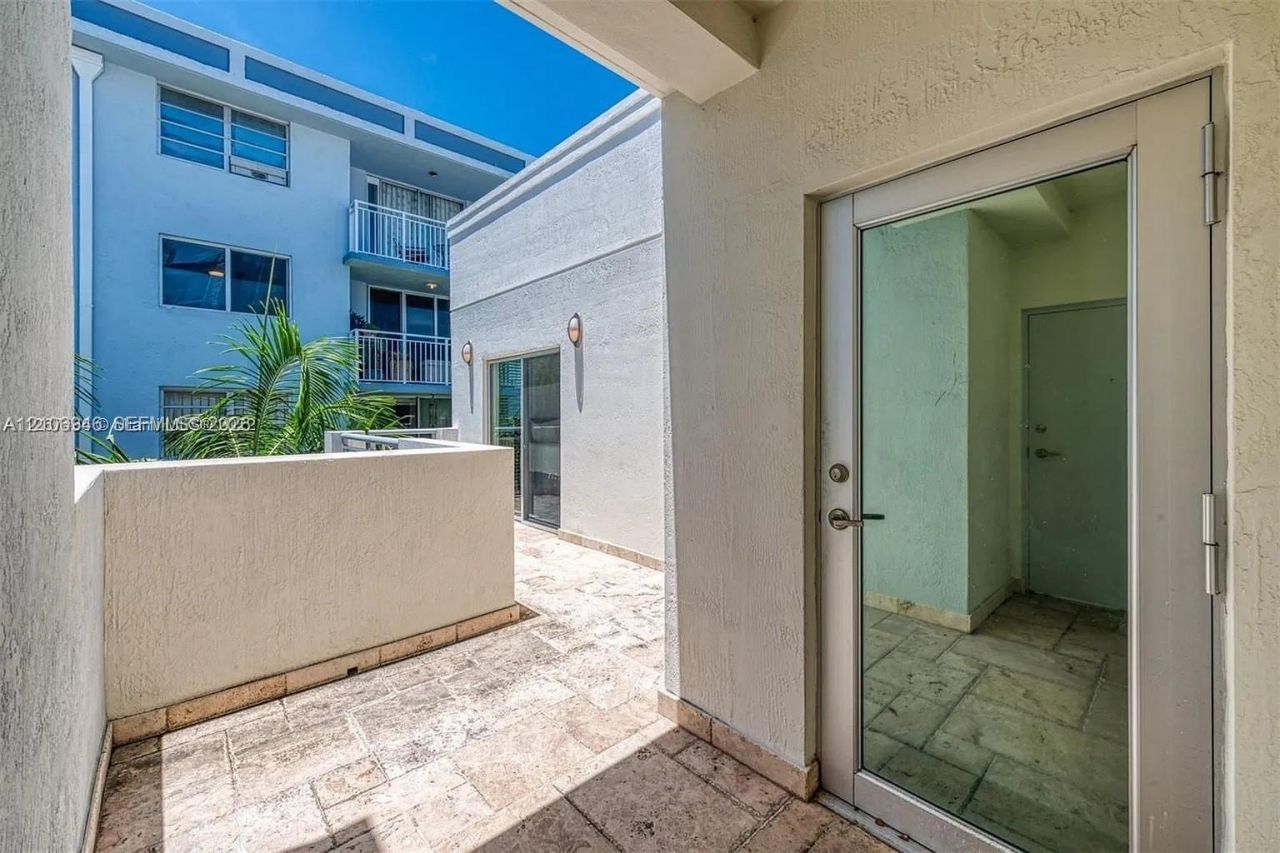 1040 10th St , Unit 402, Miami Beach, FL 33139 Photo