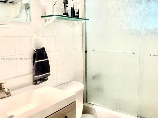 8540 Byron Ave , Unit 1B, Miami Beach, FL 33141