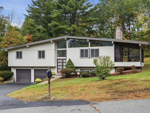 10 Pioneer Circle, Andover, MA 01810