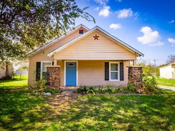 720 Texas Street , Graham, TX 76450