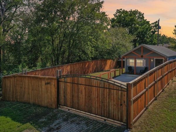 7167 Floral Street, Azle, TX 76020