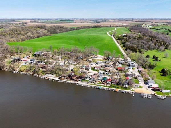 21686 257 Street, Delhi, IA 52223