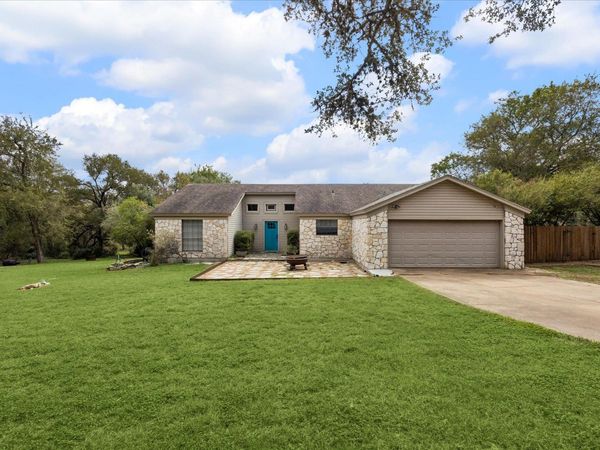 2307 Sparrow DR , Manchaca, TX 78652