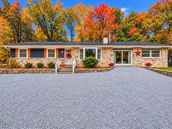 800 Kinglet Court , Hawley, PA 18428