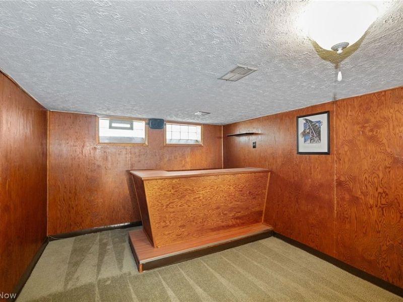5630 Queens Highway, Parma, OH 44130 Photo 20
