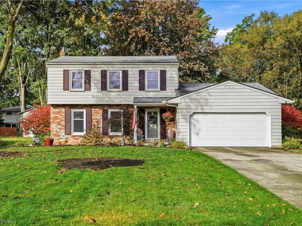 6124 Sherwood Drive, North Olmsted, OH 44070