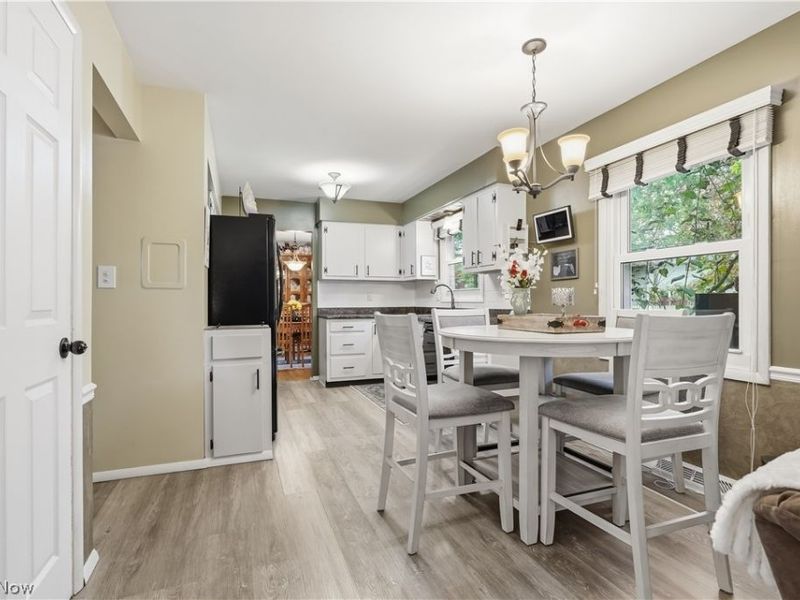 6124 Sherwood Drive, North Olmsted, OH 44070 Photo 12