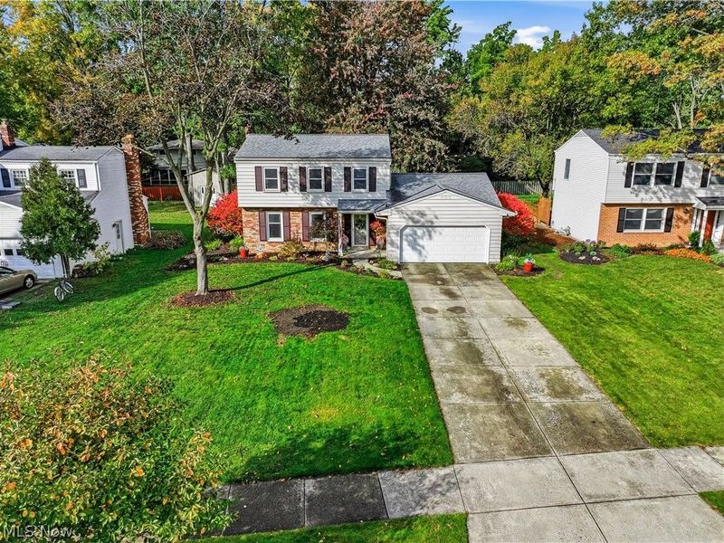 6124 Sherwood Drive, North Olmsted, OH 44070 Photo 2