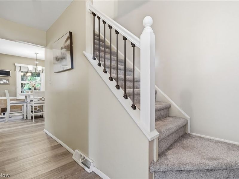 6124 Sherwood Drive, North Olmsted, OH 44070 Photo 3
