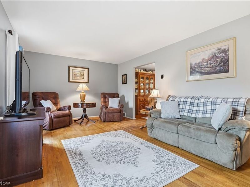 6124 Sherwood Drive, North Olmsted, OH 44070 Photo 5