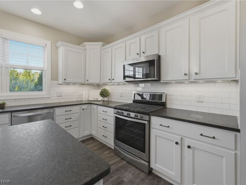 2625 Ledgestone Drive NW, Uniontown, OH 44685 Photo 9
