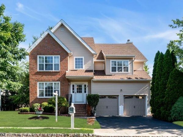 4 Leigh Rd, Hillsborough, NJ 08844