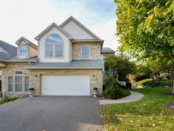 12 Skyview Dr, North Haledon, NJ 07508