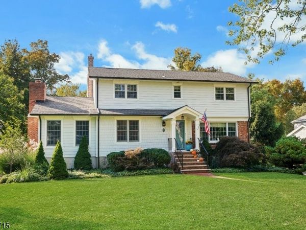 2 Mansfield Ct, Mendham, NJ 07945