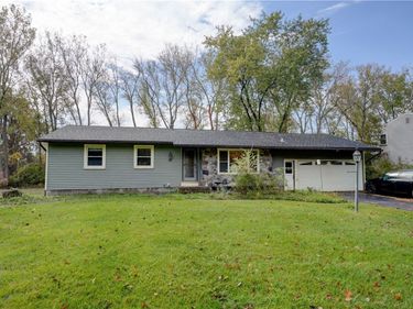 33 Sand Pebble Drive, Rochester, NY 14624