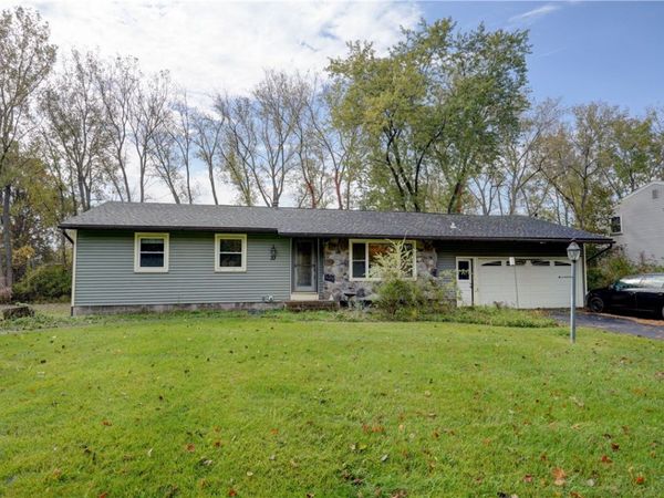 33 Sand Pebble Drive, Rochester, NY 14624