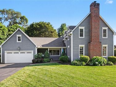 19 Thoroughbred Trail, Penfield, NY 14526