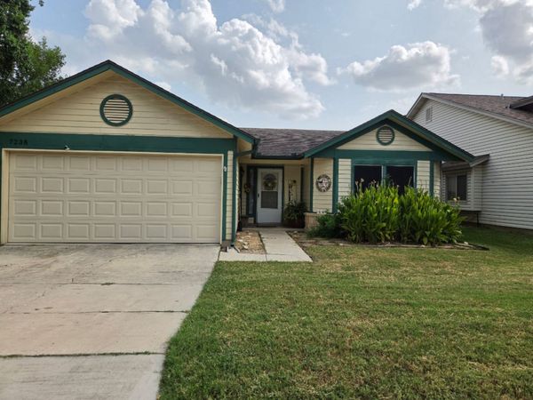 7238 SUNLIT TRAIL DR, San Antonio, TX 78244