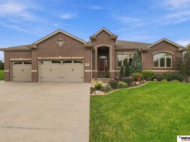 6931 Laurent Circle, Lincoln, NE 68526