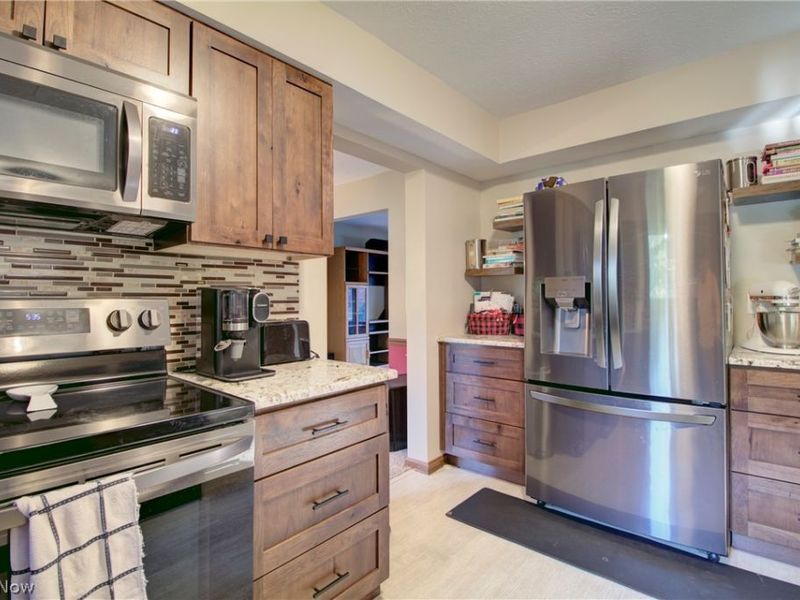 7170 Windwood Way, Olmsted Township, OH 44138 Photo 14